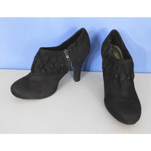 Unlisted, Kenneth Cole Production Shoes - UNLISTED, KENNETH COLE PRODUCTION BLACK SUEDE LEATHER SHOE, WOMAN'S SIZE 9 M